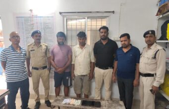 सार्वजनिक स्थान पर रूपये पैसों का दांव लगाकर जुआ खेलते 4 आरोपीगण रंगेहाथ पकड़ाये।