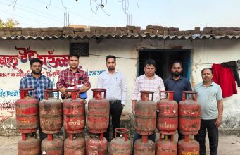 पवन जनरल स्टोर्स में छापामार कार्रवाई, 15 घरेलू गैस सिलेंडर जप्त