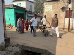 नालियां जाम, कचरे के ढेर और बदबू से बेहाल मुड़ापार, कांग्रेस ने किया हल्लाबोल